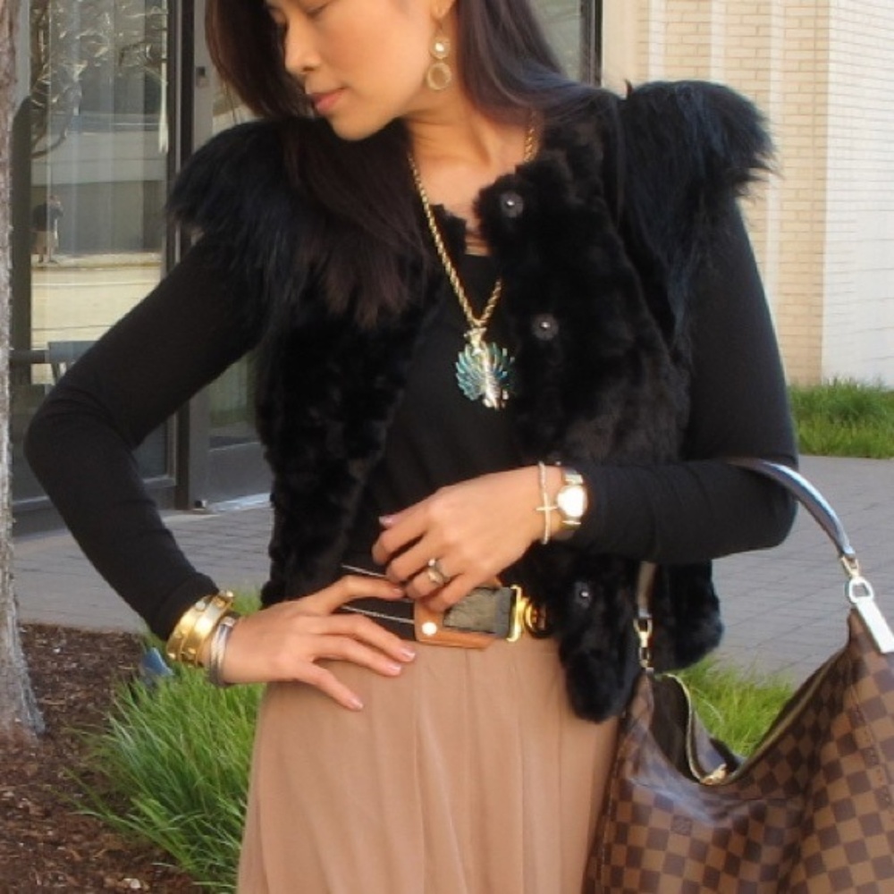 Neiman Marcus Skaits taylor Faux Fur Vest.---Black